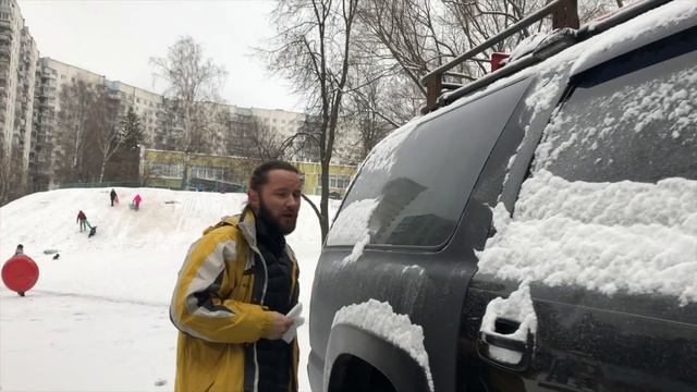 Как правильно клеить новую наклейку "РТ" на автомобиль? Рассказывают Марина Хлыбова и Никита Киселе смотреть онлайн