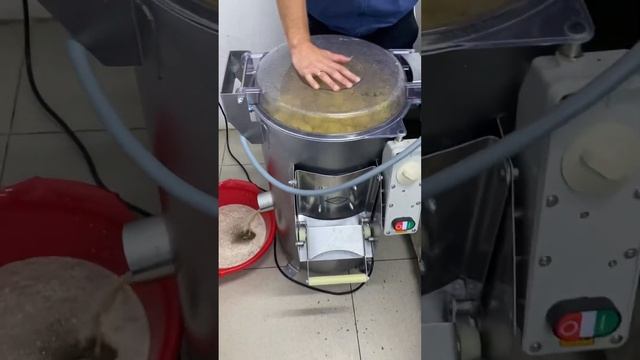Производство очищенного картофеля на картофелечистке МОК-400 + вакуумная упаковка HVC-400/2T газ смотреть онлайн