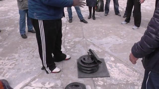 Соревнования в г Новомосковске по хвату Упражнение двуручный щипок блока 50мм смотреть онлайн