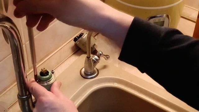 ЗАМЕНА КАРТРИДЖА В СМЕСИТЕЛЕ ГРОЙЕ. смотреть онлайн