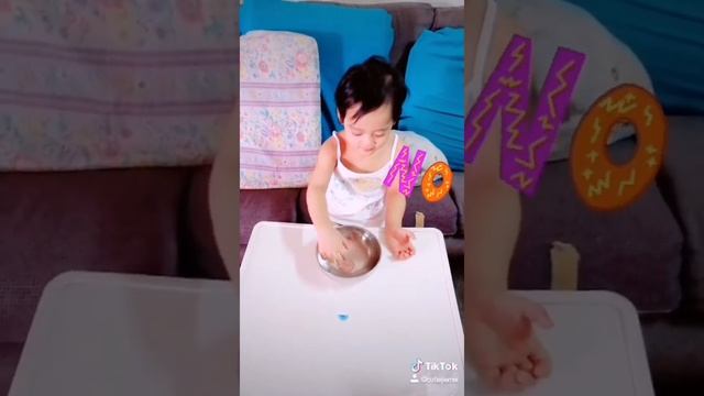 Give your kid an empty plate and see how they react || her reaction????cutie jiemei tiktok challeng смотреть онлайн
