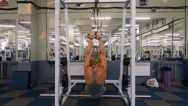 Подтягивания на TRX с упором в тумбу. смотреть онлайн