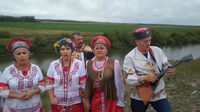 "За тихой рекою" в исполнении ансамбля Калинка смотреть онлайн