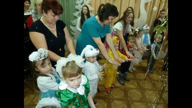 Новогодние елки в центре СЕМЬЯ, декабрь 2017 смотреть онлайн