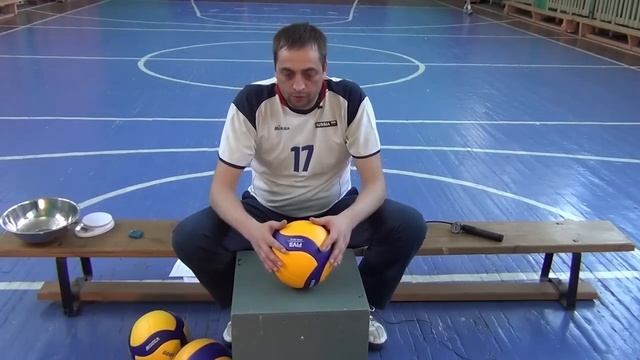 Обзор новых волейбольных мячей Mikasa V200W и V320W смотреть онлайн