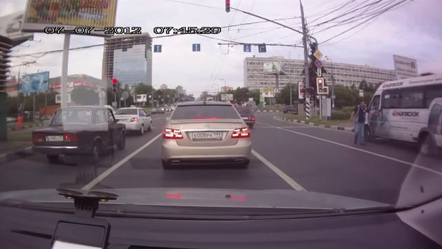 Разборки на светофоре. смотреть онлайн