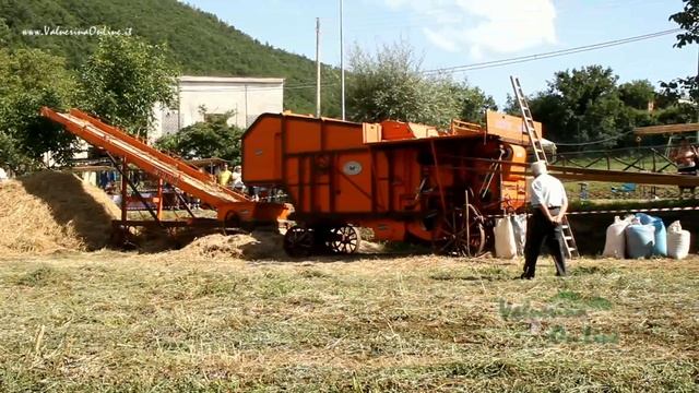 Trebbiatura con il trattore a testa calda, Oro dei Molini, dalla Terra il Pane смотреть онлайн