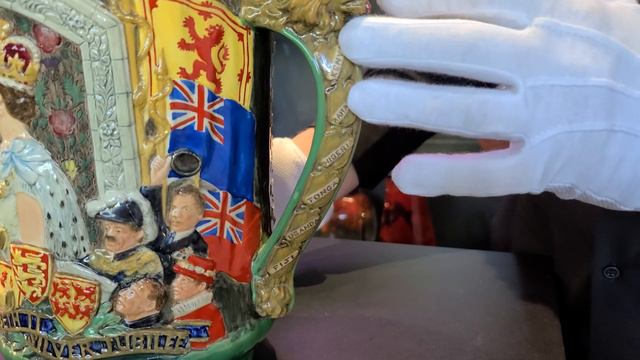 Royal Doulton Silver Jubilee Loving Cup, Queen Elizabeth II смотреть онлайн