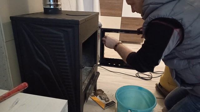 Как очистить стекло камина от сажи при помощи аммиака уксуса воды и губки смотреть онлайн