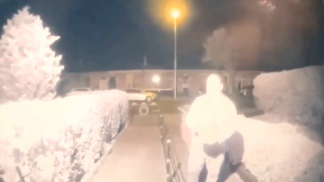 20 WEIRD THINGS CAUGHT ON SECURITY CAMERAS! смотреть онлайн