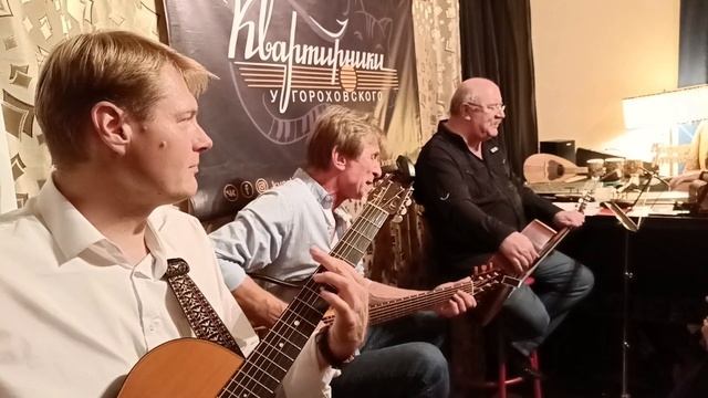 ПЕРЕВАЛ — Александр ГЕЙНЦ, Сергей ДАНИЛОВ и зрители. Гитара Михаил Брунец. Квартирник 29.10.2022 г. смотреть онлайн