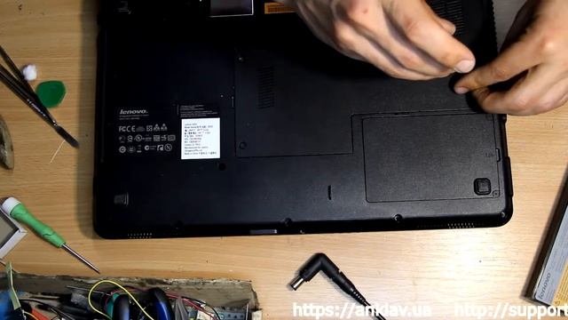 Lenovo G550. Замена клавиатуры. Part II смотреть онлайн