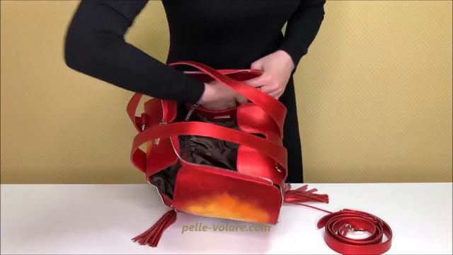 Квадратная сумка "Красная Королева" Pelle-Volare смотреть онлайн