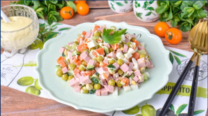 САЛАТ С ГОРОШКОМ И КОЛБАСОЙ
