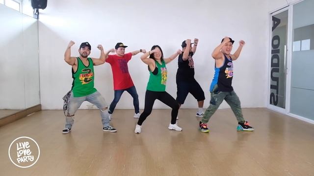 Lola by Iggy Azalea | Live Love Party™ | Zumba® | Dance Fitness смотреть онлайн