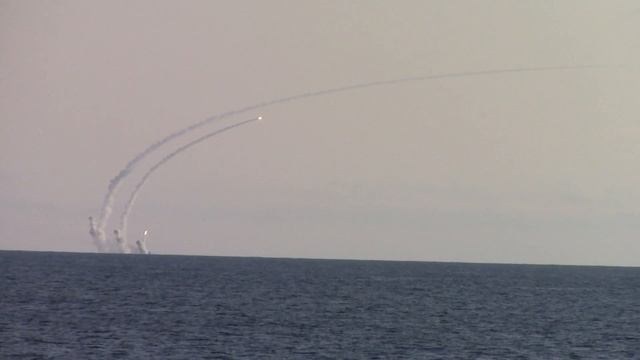 Пуски "Калибров" по целям на Украине смотреть онлайн