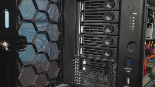 TrueNAS Mini X+ Review Answering the Build or Buy Question смотреть онлайн