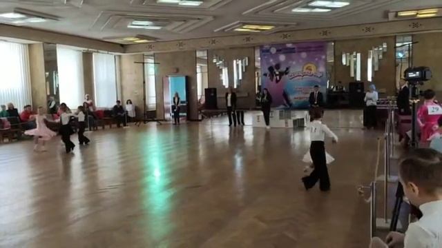 Женя и Кристина #бальныетанцы #танцоры #1место #тренд #движемсявперед смотреть онлайн