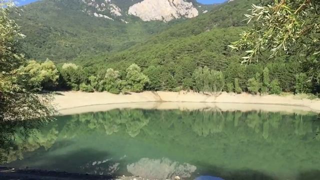 Гурзуф бирюзовое озеро. Горы. Крым. смотреть онлайн