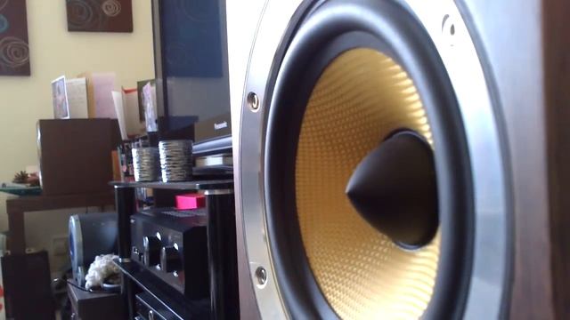 Bowers & Wilkins CM1 excursion heavy bass test Ice Cube смотреть онлайн