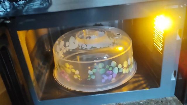 "Разморозит 1 кг мяса за 2 минуты!" видео-обзор на микроволновую печь Garlyn MW-2100 Арины А. с Озо смотреть онлайн