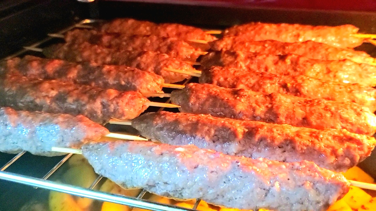 Люля кебаб в духовке. готовим шашлык дома. Всё будет просит рецепт.