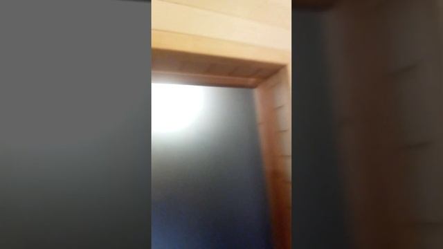 Монтаж двери и отделка откосов  в бане.