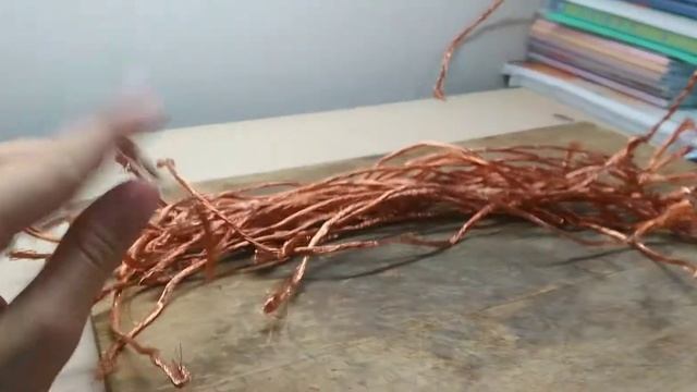 Почистил небольшой медный кабель смотреть онлайн