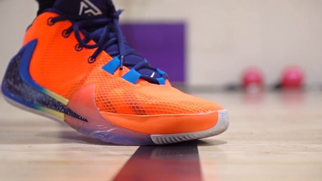 Nike Zoom Freak 1 vs Nike PG 4! смотреть онлайн