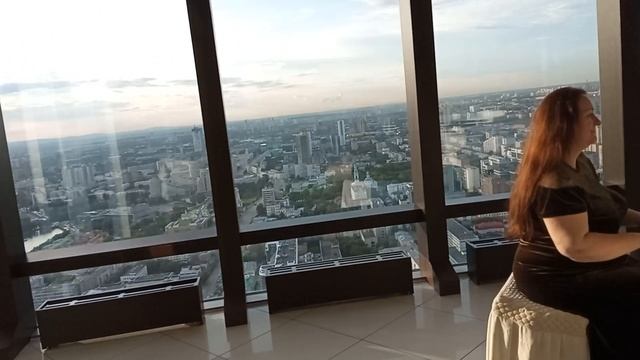 Живая музыка. Ресторан Вертикаль в БЦ Высоцкий.