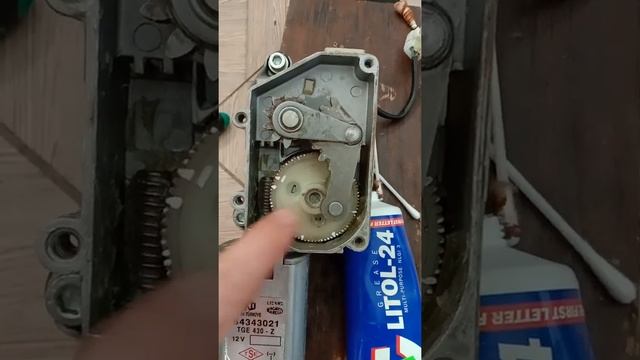 Fiat Doblo. Ремонт механізма заднього двірника. смотреть онлайн