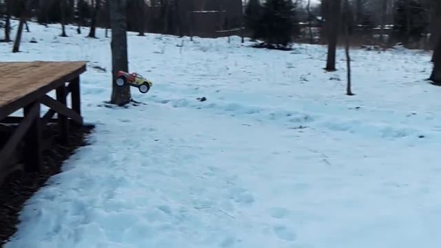 HSP Brontosaurus ныряет в снег смотреть онлайн