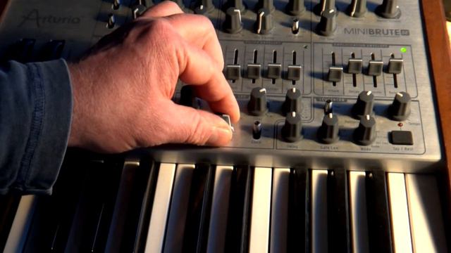 Gear Quest with Arturia Minibrute SE // What REVERB UNIT?????? смотреть онлайн