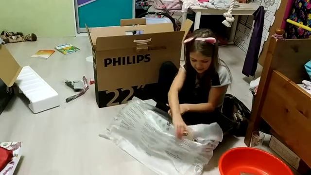 Распаковка телевизора Филипс смотреть онлайн