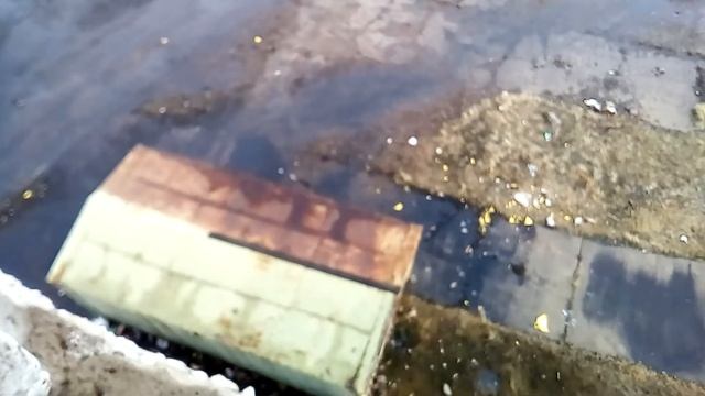 Скинул камень на гараж!