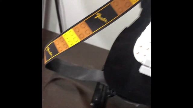 Guitarra de lego (Fender stratocaster) смотреть онлайн