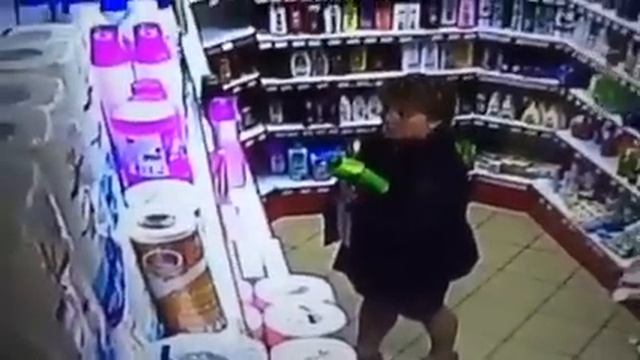 ШОК!!! женщина ворует товар, засунув в... смотреть онлайн