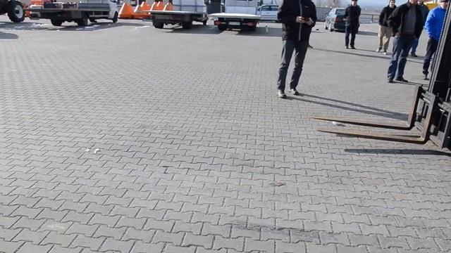 Разбрасыватель реагентов на вилочный погрузчик. смотреть онлайн