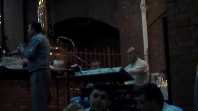 Эдмончик подпевает В. Урумяну смотреть онлайн