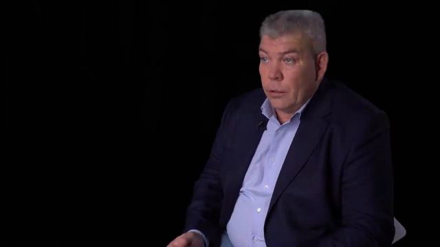 ИНКАССАТОР. Зачем вам вообще отдают деньги? смотреть онлайн