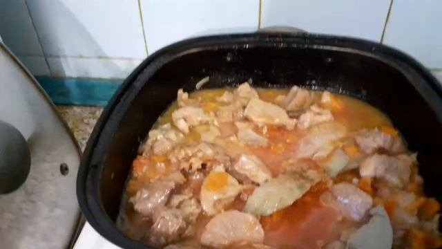 На обед мясо готовлю, свинину. смотреть онлайн