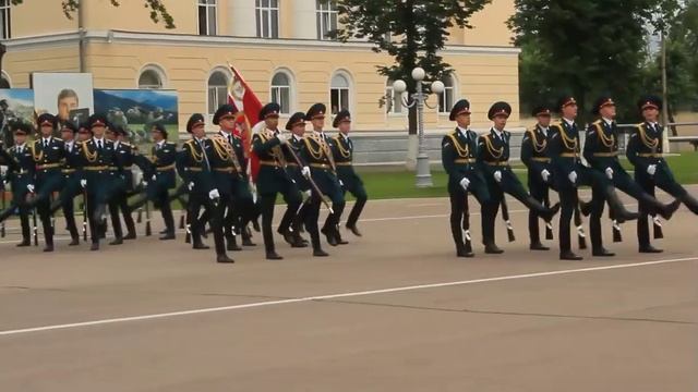 88 лет дивизии Дзержиского ( Парад ).avi смотреть онлайн