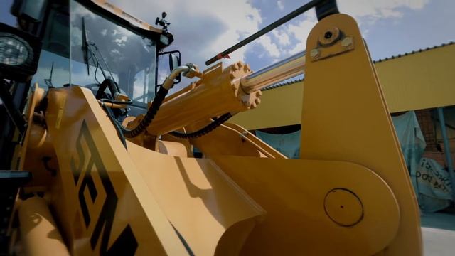 Отзыв клиента о фронтальном погрузчике SEM 636D смотреть онлайн