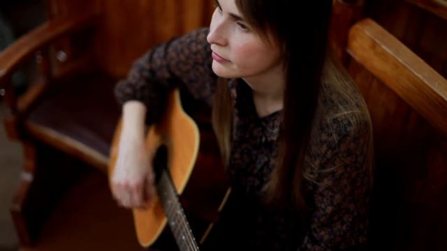 Алина Смирнова - Я склоняюсь у креста - Христианская песня смотреть онлайн