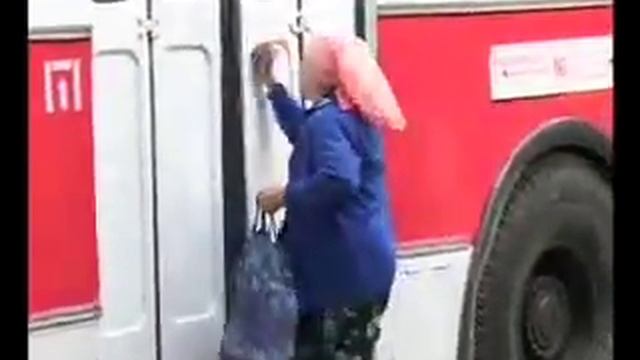 Беләәәт (бабушка в автобусе, татарское видео) смотреть онлайн