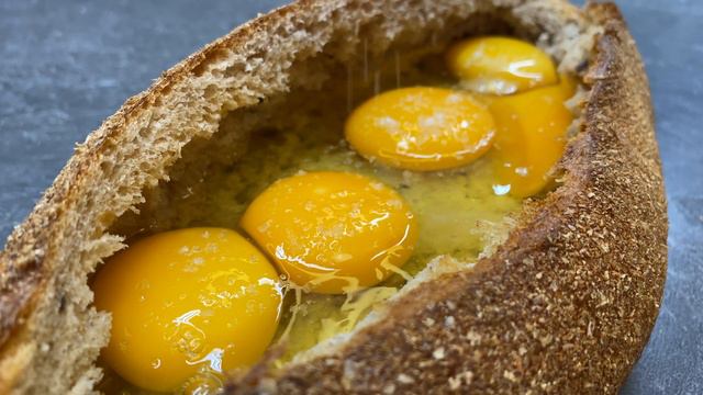 Gießen Sie einfach das Ei in das Brot und das Ergebnis wird erstaunlich sein! kreatives Rezept смотреть онлайн