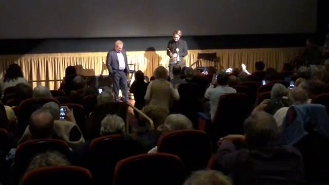 Роберт Паттинсон принимает награду SPOTLIGHT #MVFF42 смотреть онлайн