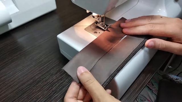 Как вшить потайную молнию с переходным поясом смотреть онлайн