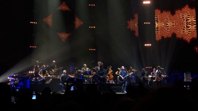 ELO w/ Dhani Harrison play Travelling Willburys, HANDLE WITH CARE - смотреть онлайн