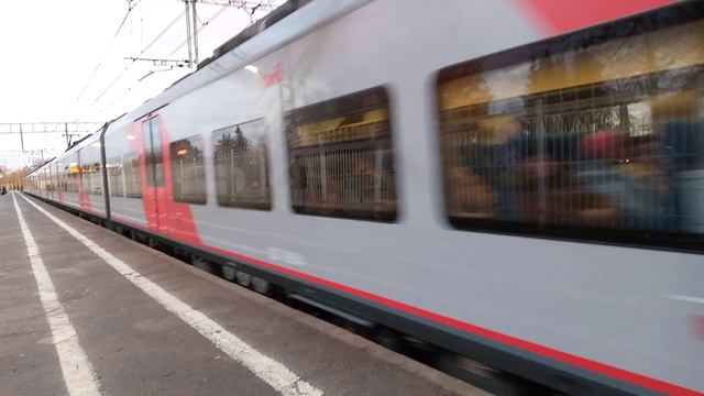 Электропоезд ласточка эс2г-099 Сообщением Санкт-Петербург Новгород отправляется с платформы Колпино смотреть онлайн